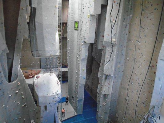 Carabiner's climbing gym