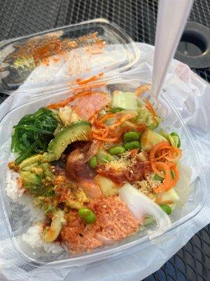 Regular poke bowl: half sushi rice half salad, spicy tuna, spicy crab & lots of toppings