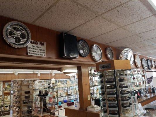 Watches, clocks, jewelry, home decor...