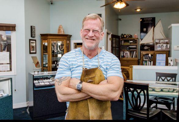 Stephen Foster has been in the jewelry business since he was fifteen years old. Today, he's owned his own shop for nearly 40 years