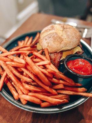 Sweet and spicy burger with sweet potato fries