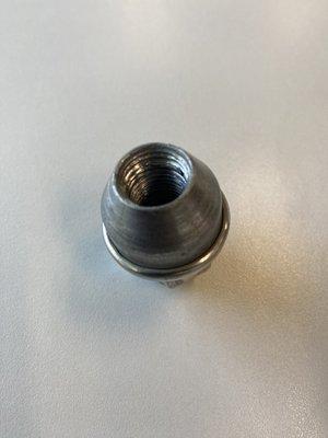 Cross threaded lug nut