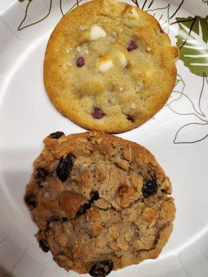 Oatmeal  raisin & rasberry cheese cake cookies for sweettooth 12/2/23