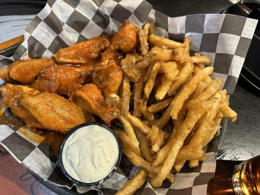 Wings & battered fries