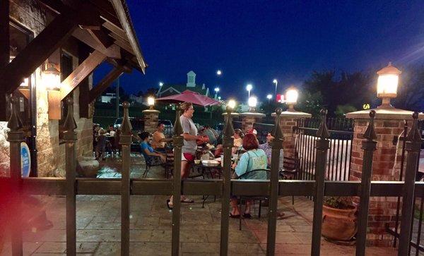 Very nice outdoor dining area