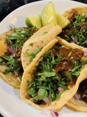 Tacos de carne asada