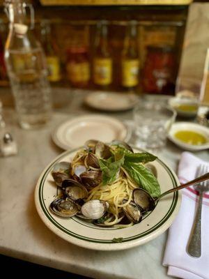 Seafood pasta, 5/10, no flavor but the clams were good