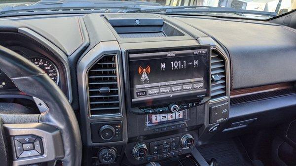 Stinger Heigh10 in a Ford Raptor. 10" Floating radio with Apple Carplay & Android Auto