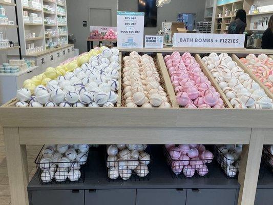 Bath bombs for days