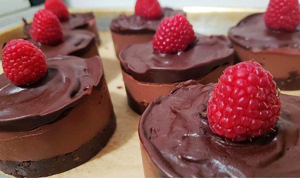 Chocolate raspberry cashew cheesecake