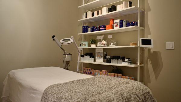 SkinQ Facials & Waxing Roscoe Village