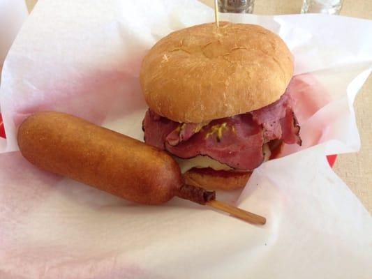 Pastrami burger. Side Korn Dog