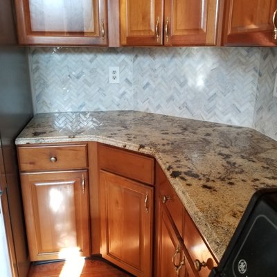 Mesh Mounted Herringbone Marble Backsplash