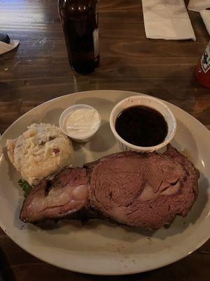 10 oz prime rib with garlic and gouda mashed potatoes