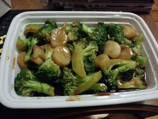 Scallops and broccoli