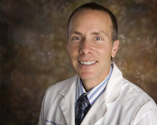 Dr. Jeff Sarazen graduated from the University of Wisconsin - EauClaire and the Illinois College of Optometry.