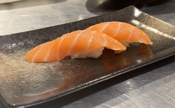 Salmon nigiri