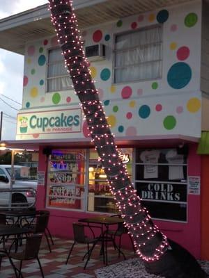 Cool little snack-a-licous spot on Ft. Myers Beach!!