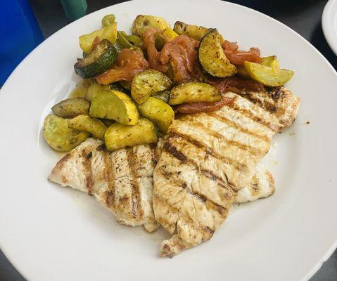 Grilled chicken with fresh vegetables.