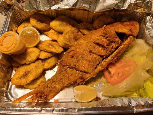 Fried red snapper with fried plantains/pargo frito con tostones