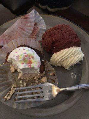 The "cheesecake" tofu-consistency blechness on the L & the dry, weird red velvet cupcake on the R. Tossed the remainder of what u see here.