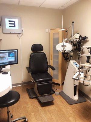 One of the two exam rooms in the office. Clarifye advanced digital technology used for every eye examination.