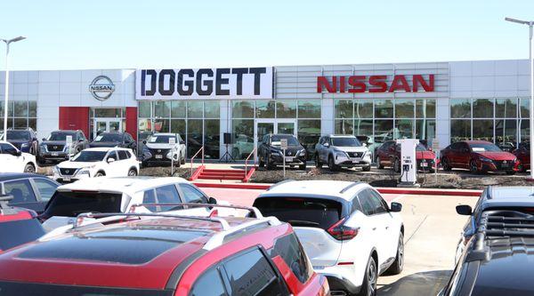 Front of Doggett Nissan of Beaumont dealership