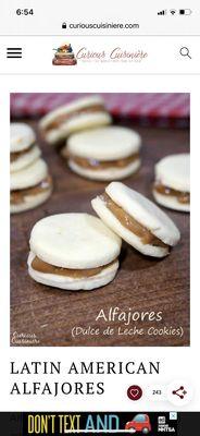 Dulce del leche-filled cookies.