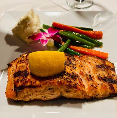 Grilled Salmon with Veggies