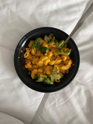 Macaroni with broccoli