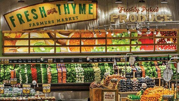 Fresh vegetables are well-organized.