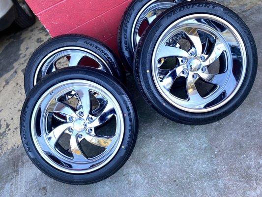 20" Staggered Desperados
245/45/20
275/40/20
6Lug c10 come see us!