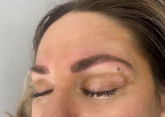 Microbladed brows