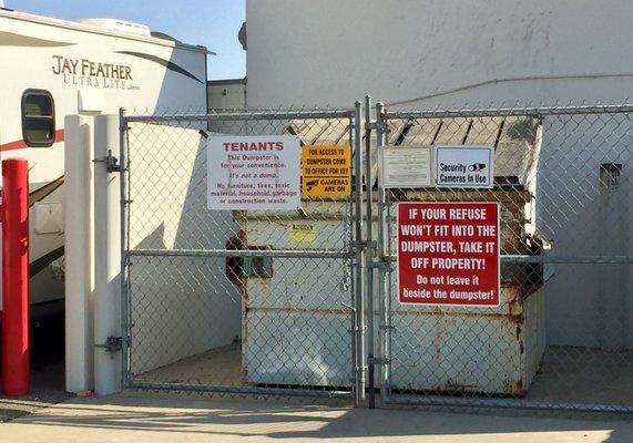 Huge garage for tenant use