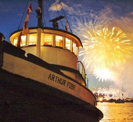 Northwest Seaport's tug Arthur Foss and visitors celebrate July 4 at Lake Union Park.  Photo Ralph Pease.