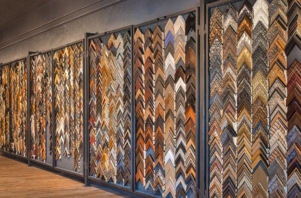 Our distinctive selection of over 6000 frame samples allows us to match any décor, from traditional to modern and contemporary.