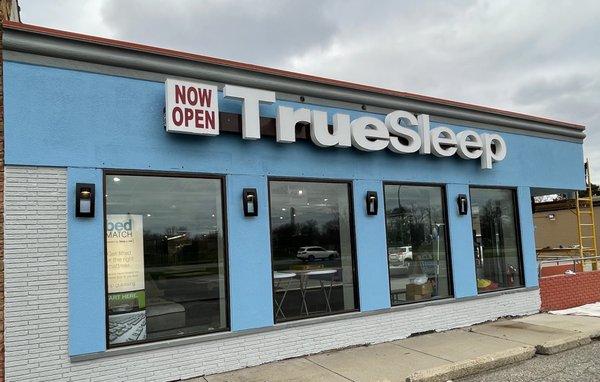 Outside view of the Royal Oak True Sleep Mattress Store