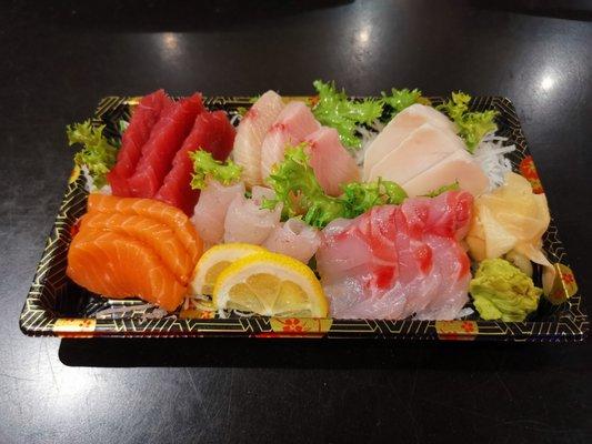 18 Piece Sashimi Deluxe