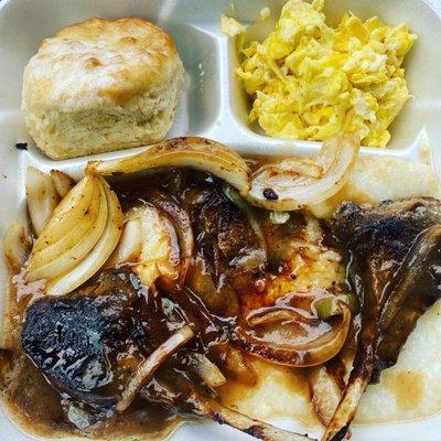 Breakfast is Served at @narobiasgritsngravy Lamb Chops, Eggs, Biscuit, Grits & Gravy!   #SouthernCooking #LambChops