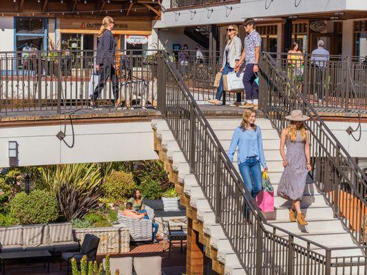 Carmel Plaza has over 40 shops, restaurants, wine tasting rooms and more in a casual yet refined outdoor garden setting. Pet Friendly.