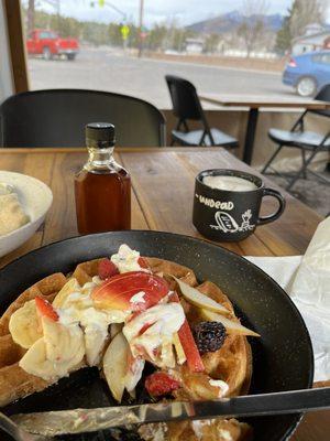 Unforgettable waffle with fruit and yogurt!!