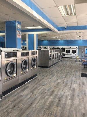 Such a nice clean facility. They have a "Drop-Off" laundry service and the staff is so friendly and helpful.