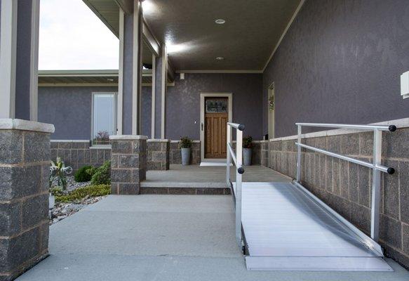 Aluminum modular portable wheelchair ramp