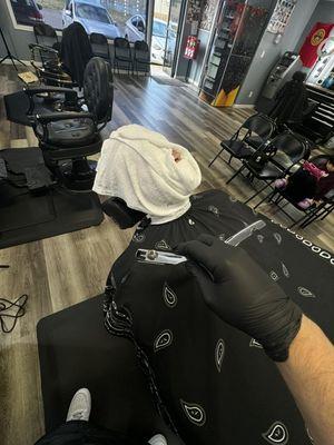 Beard service with hot towel & straight razor finish