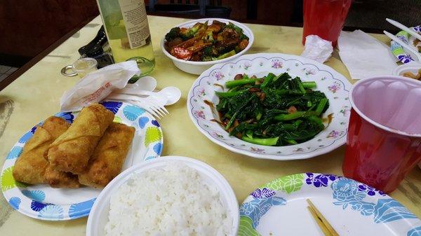 Chinese broccoli with garlic and oyster sauce, steamed rice and Hunan beef