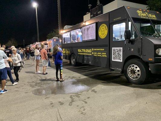 Chef Jimmy Dean's food truck has a crowd!