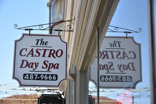 Entrance on 19th Street at the corner of Castro