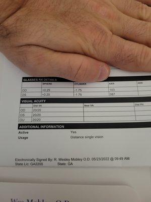 Missing pupilar distance in the printed prescription.