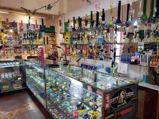 Glass pipes and bongs