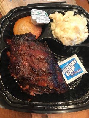 Memphis ribs dinner with macaroni cheese side